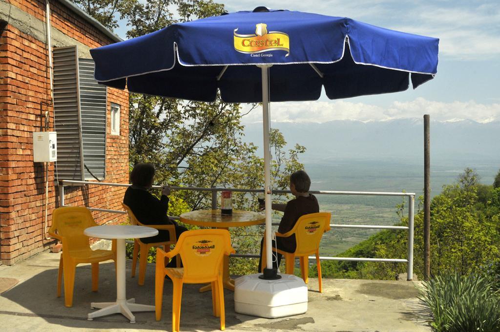 Maya Guest House Signagi Buitenkant foto