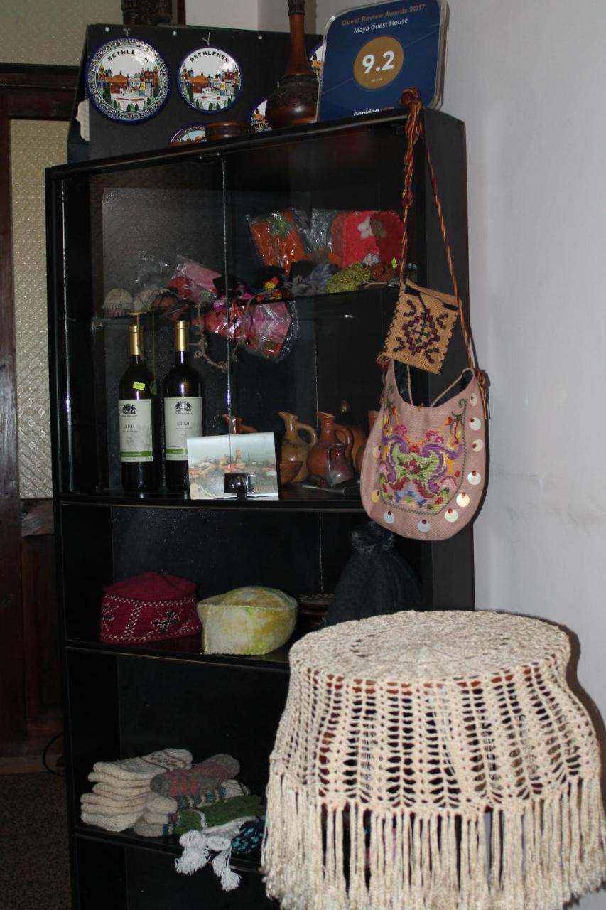 Maya Guest House Signagi Buitenkant foto